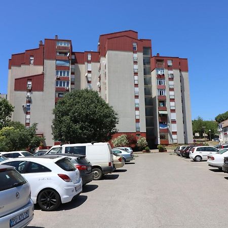 Sneky Apartment Пула Екстериор снимка