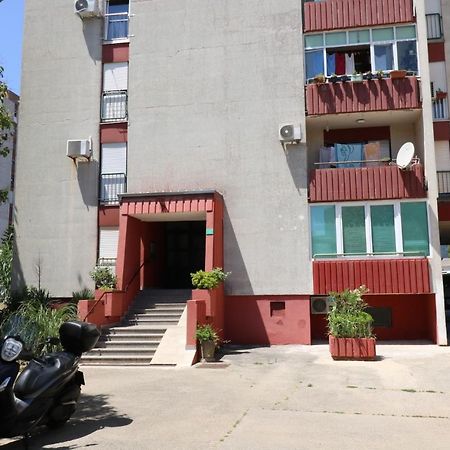 Sneky Apartment Пула Екстериор снимка