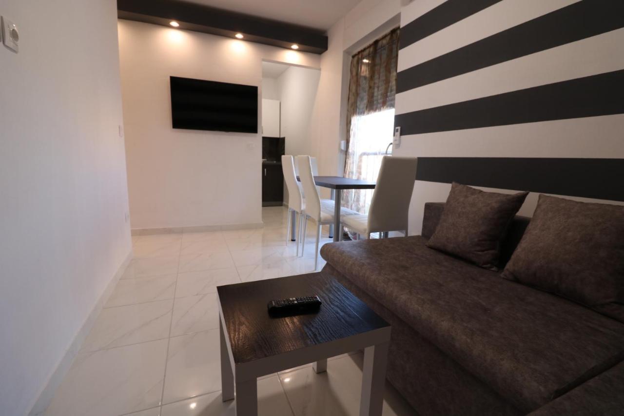 Sneky Apartment Пула Екстериор снимка