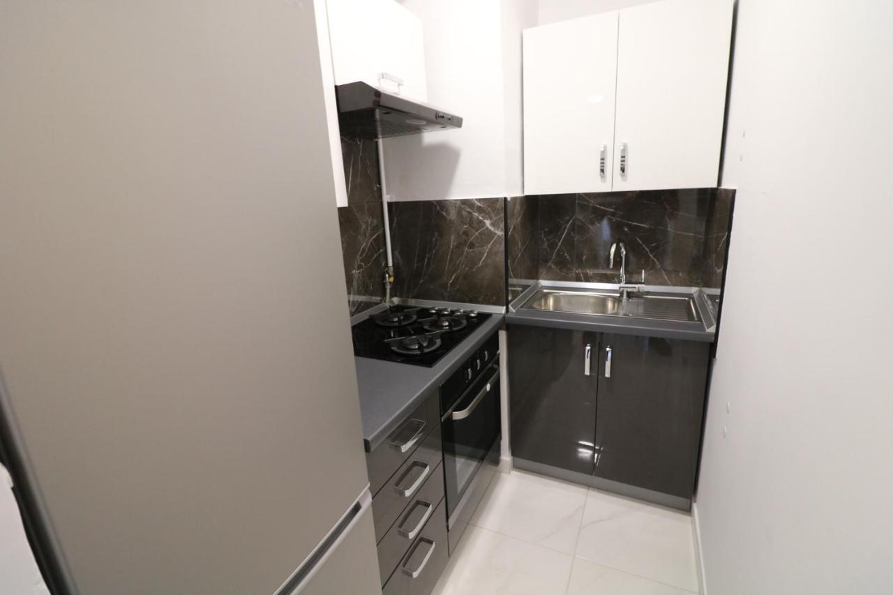 Sneky Apartment Пула Екстериор снимка