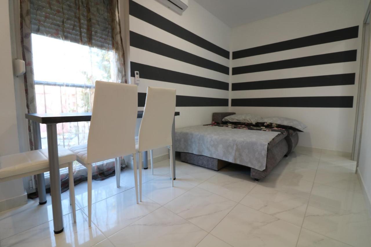 Sneky Apartment Пула Екстериор снимка