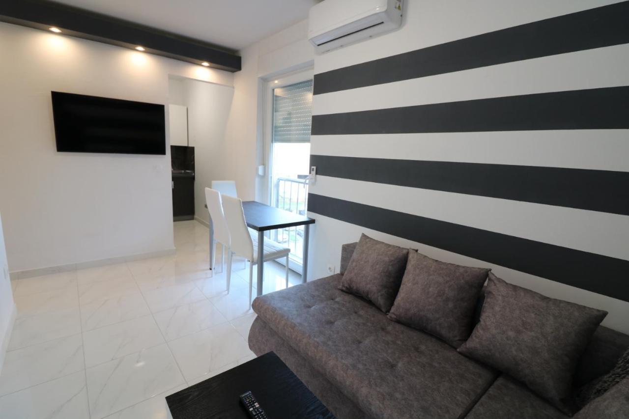 Sneky Apartment Пула Екстериор снимка