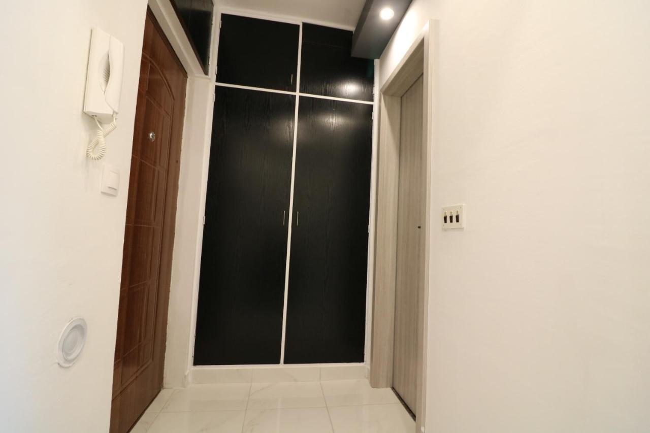 Sneky Apartment Пула Екстериор снимка