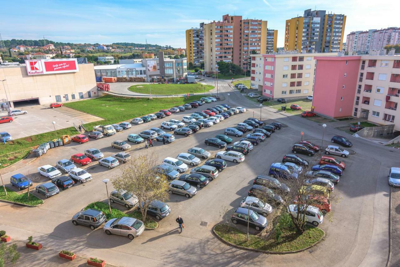 Sneky Apartment Пула Екстериор снимка